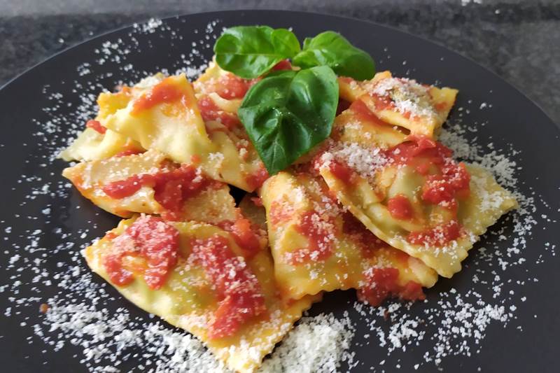 Ravioli Ricotta E Spinaci Al Pomodoro La Semplicit In Tavola Pi