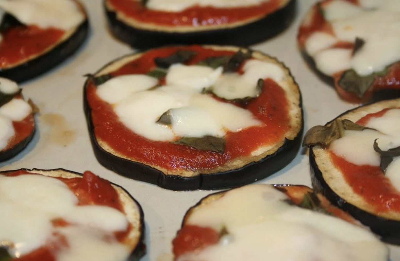 Pizzette Di Melanzane Al Forno La Ricetta Ideale Dopo Una Giornata In Spiaggia Pronte In Pochissimo Tempo Piu Ricette