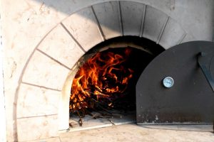 Pizza in forno a legna