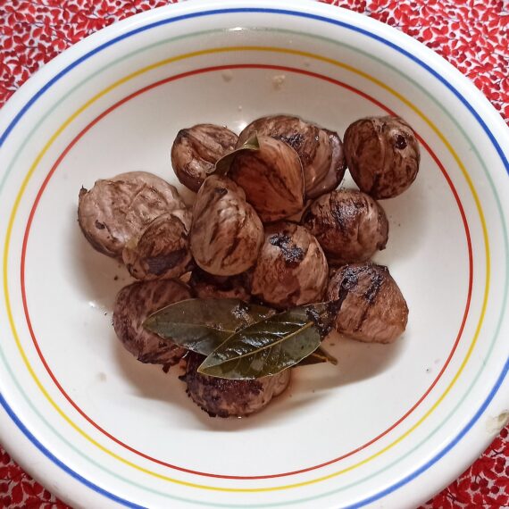 Pasta Alless Alless La Ricetta Napoletana Con Il Sugo Di Salsicce E Castagne Facilissima Si