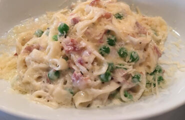 fettuccine alfredo con prosciutto