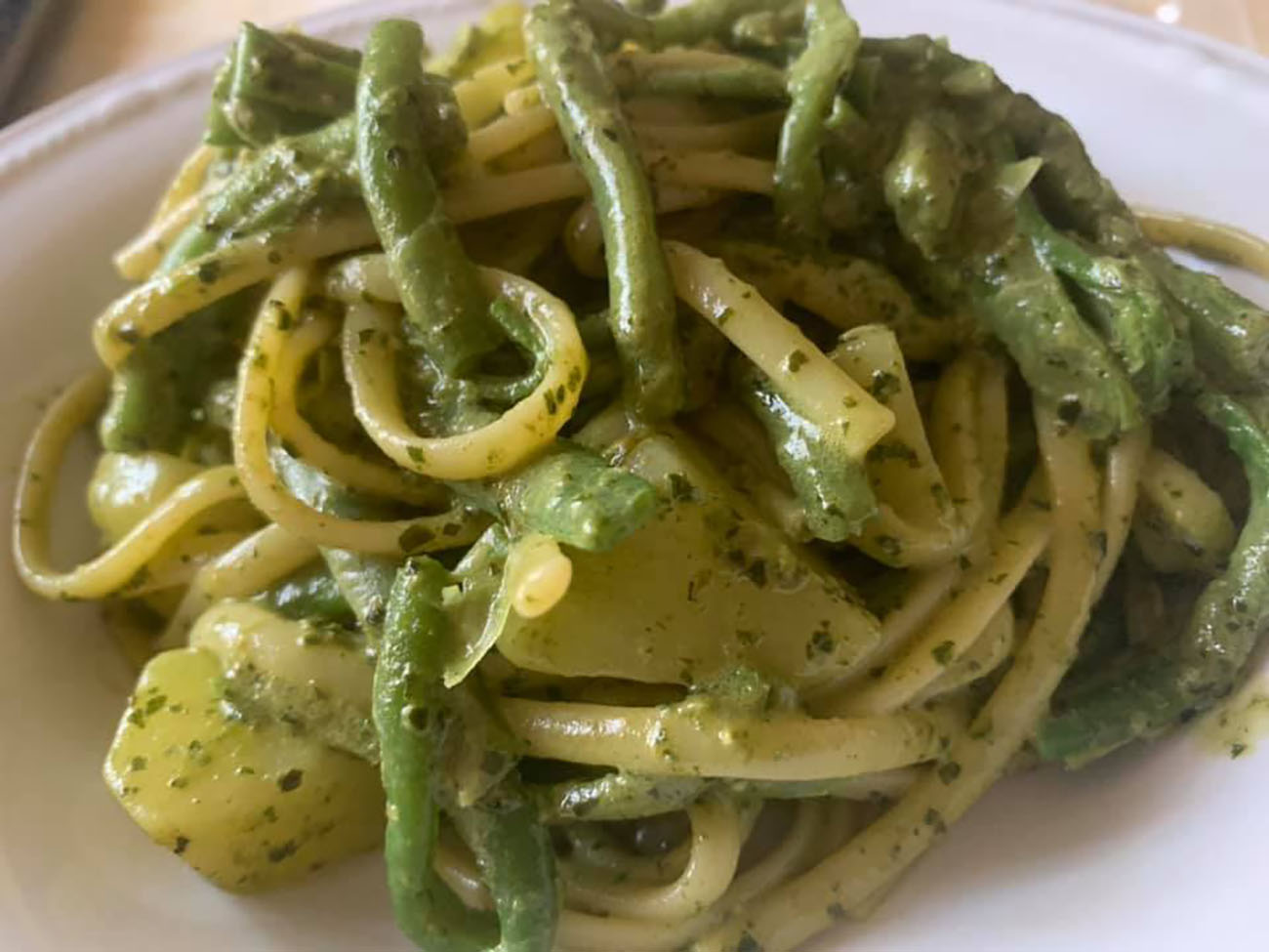 Pasta cazzona, più golosa e cremosa del semplice pesto. La ricetta Salva  pranzo pronta in 10 minuti in ununica pentola - Più Ricette