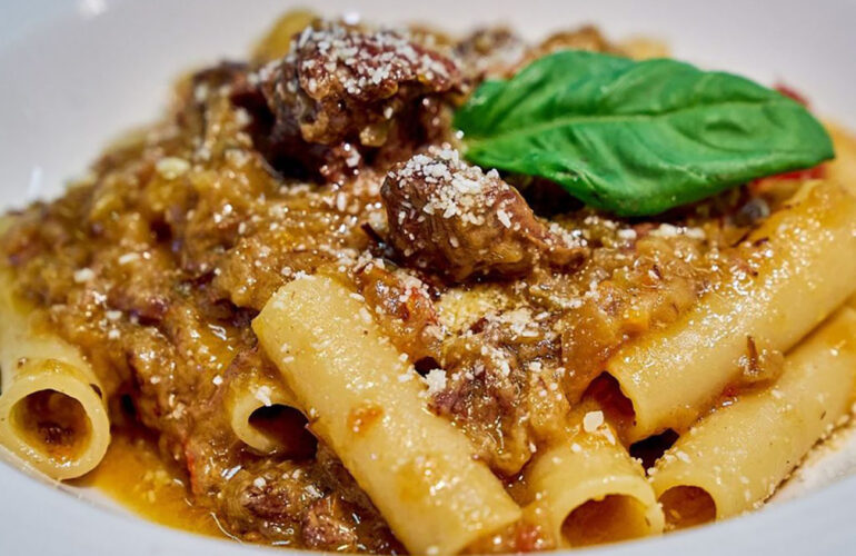 mimì alla ferrovia candele al ragù e ricotta