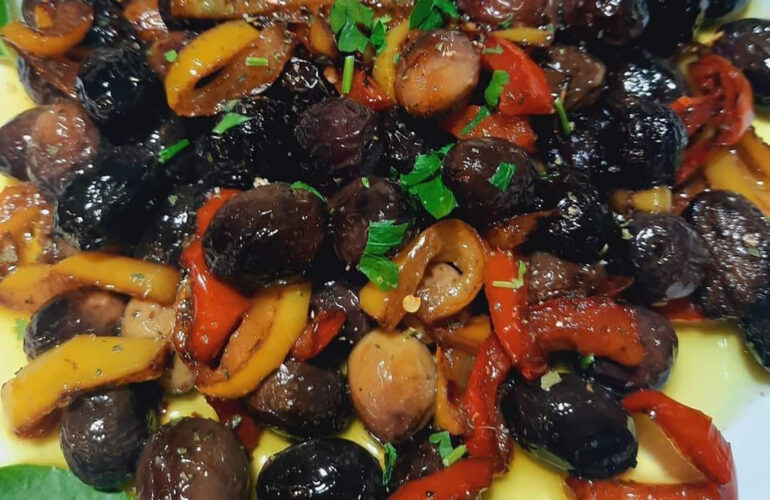 Olive nere fritte con aglio olio