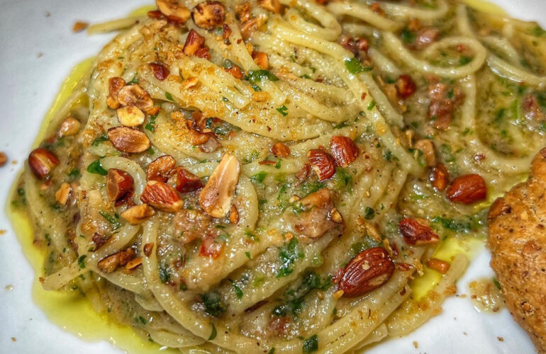spaghetti aglio olio tarallo