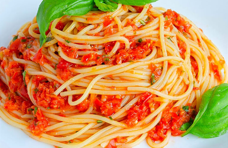 spaghetti col pomodoro a crudo