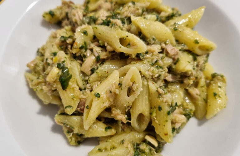 pasta pesto di tonno e basilico