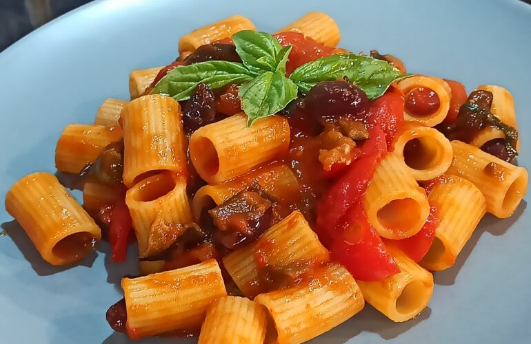 pasta alla puttanesca alla siciliana