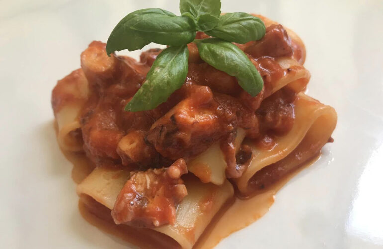 mezzi paccheri al ragù di polpo