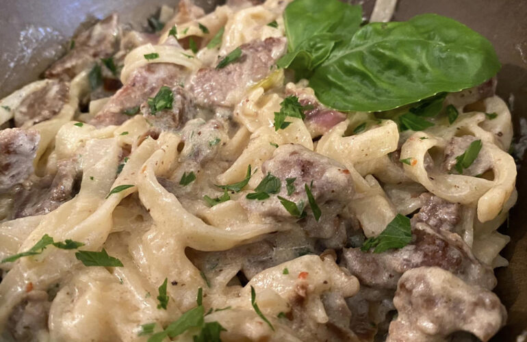 tagliatelle al ragù cremoso