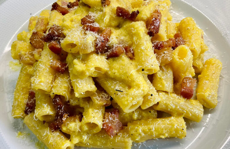 Carmeniello carbonara con latte e parmigiano