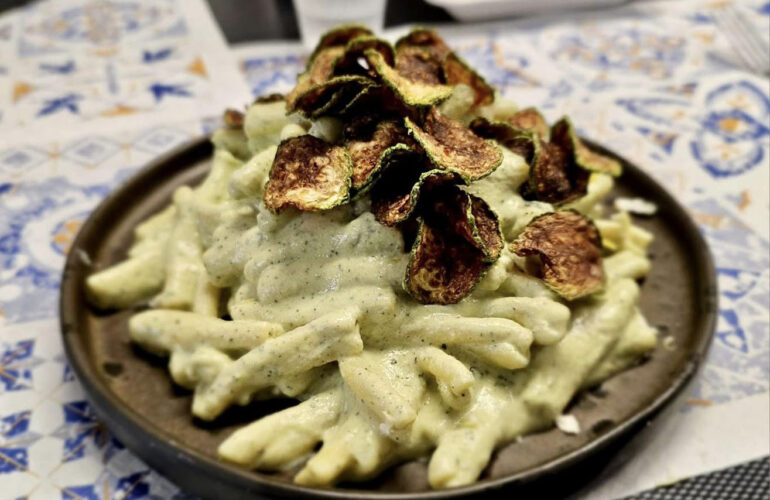 crema di zucchine, ricotta e zucchine chips