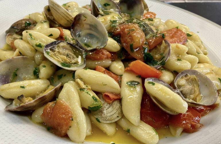 gnochetti sardi vongole e pomodorini