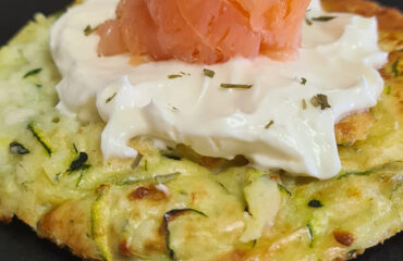 PANCAKE SOFFICI DI ZUCCHINE CON PHILADELPHIA E SALMONE