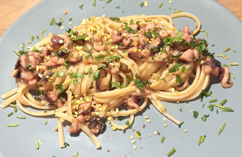 Linguine al ragù bianco di polpo alla siciliana