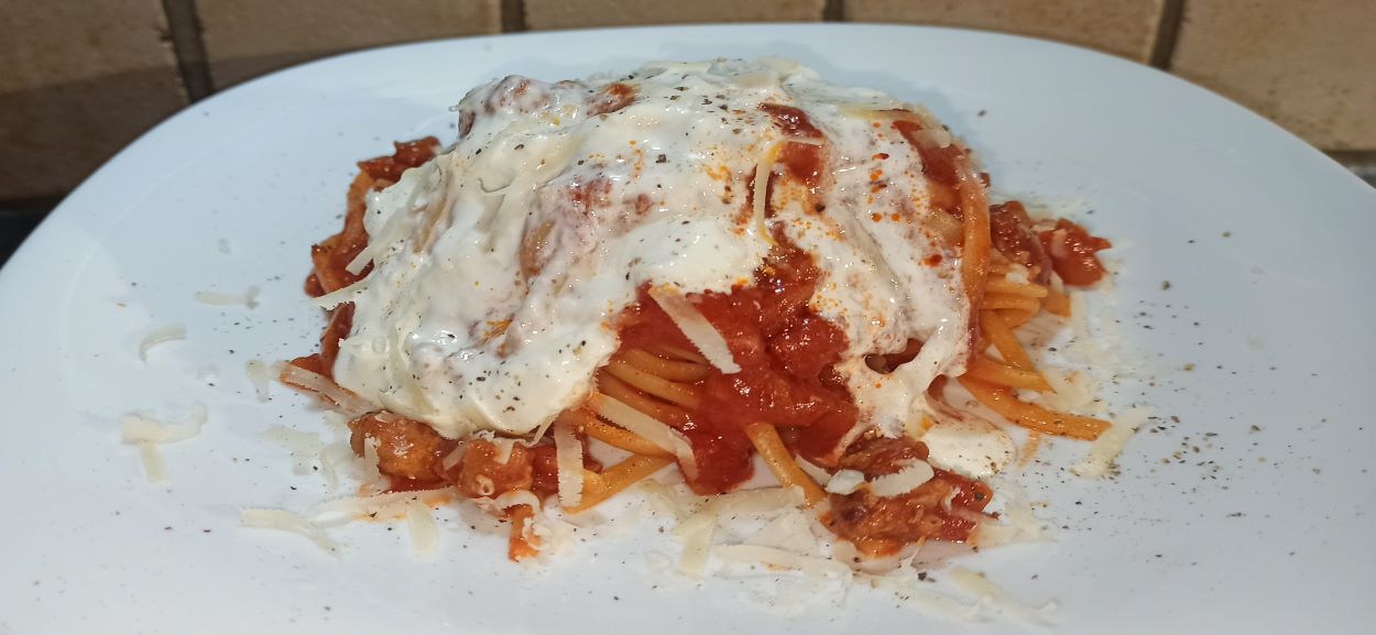 Linguine salsiccia e stracciatella di bufala