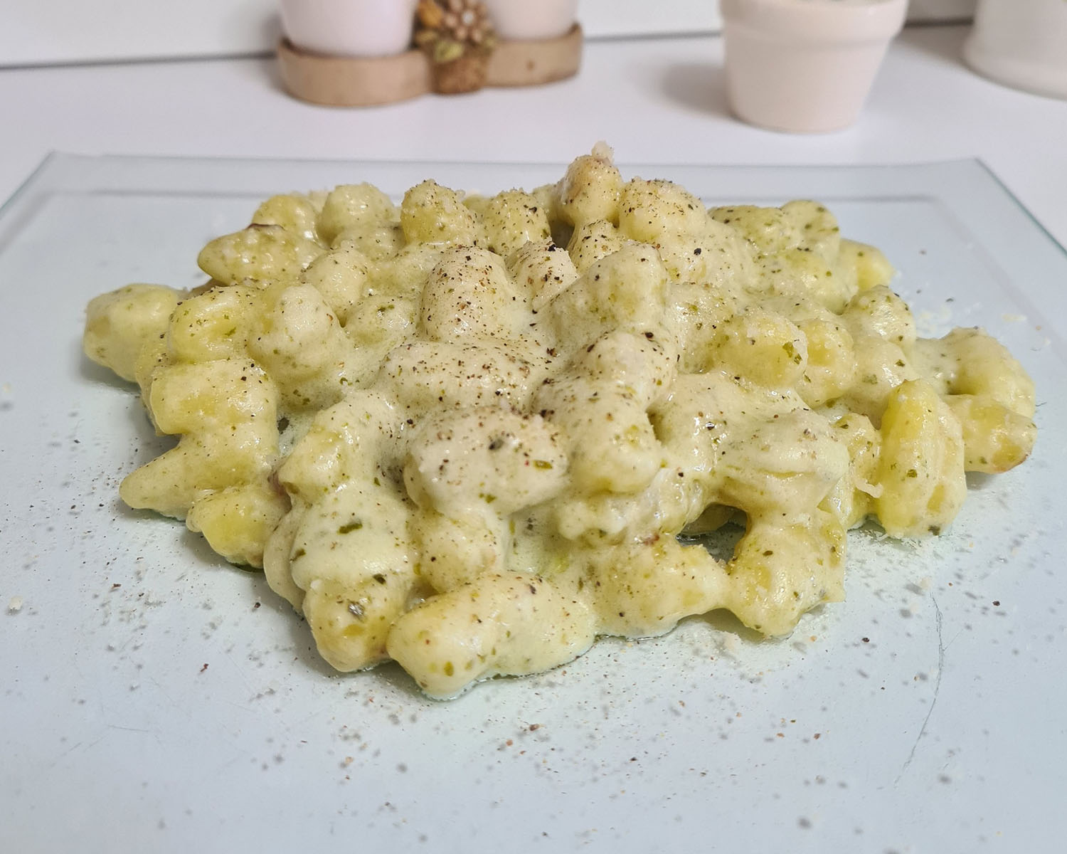 Gnocchetti Cremolati al Pesto, super cremosi. Si mette tutto a crudo in friggitrice ad aria, 10 minuti ed il gioco è fatto