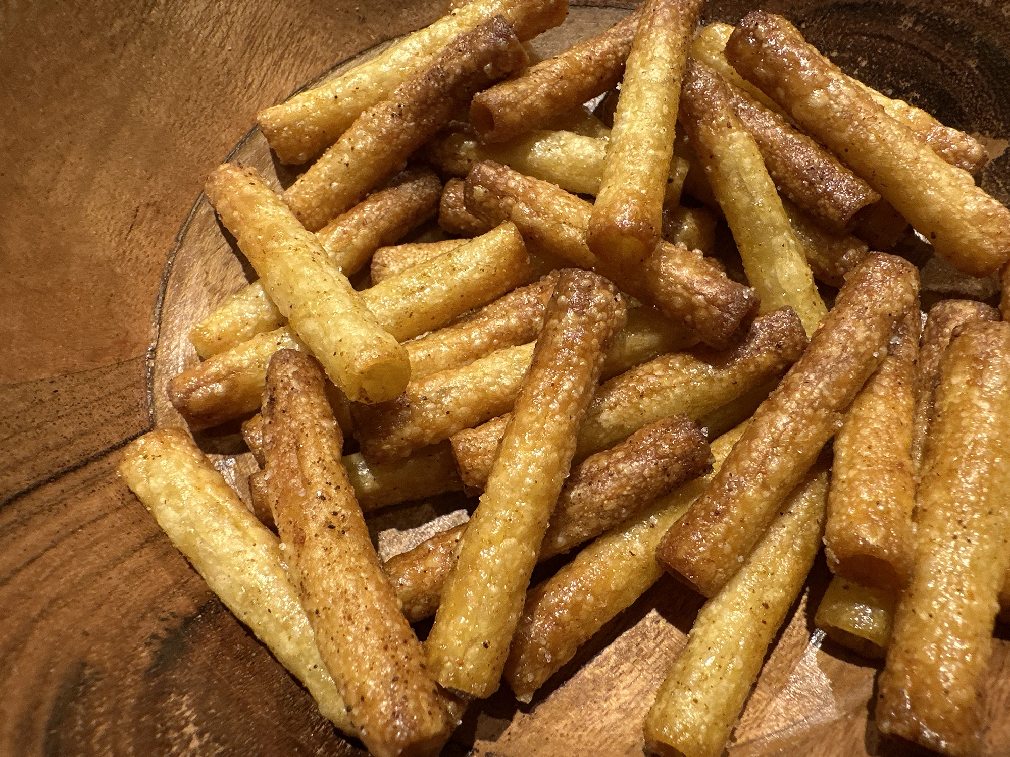 Pasta chips, più croccanti delle patatine fritte: l’aperitivo senza molti grassi