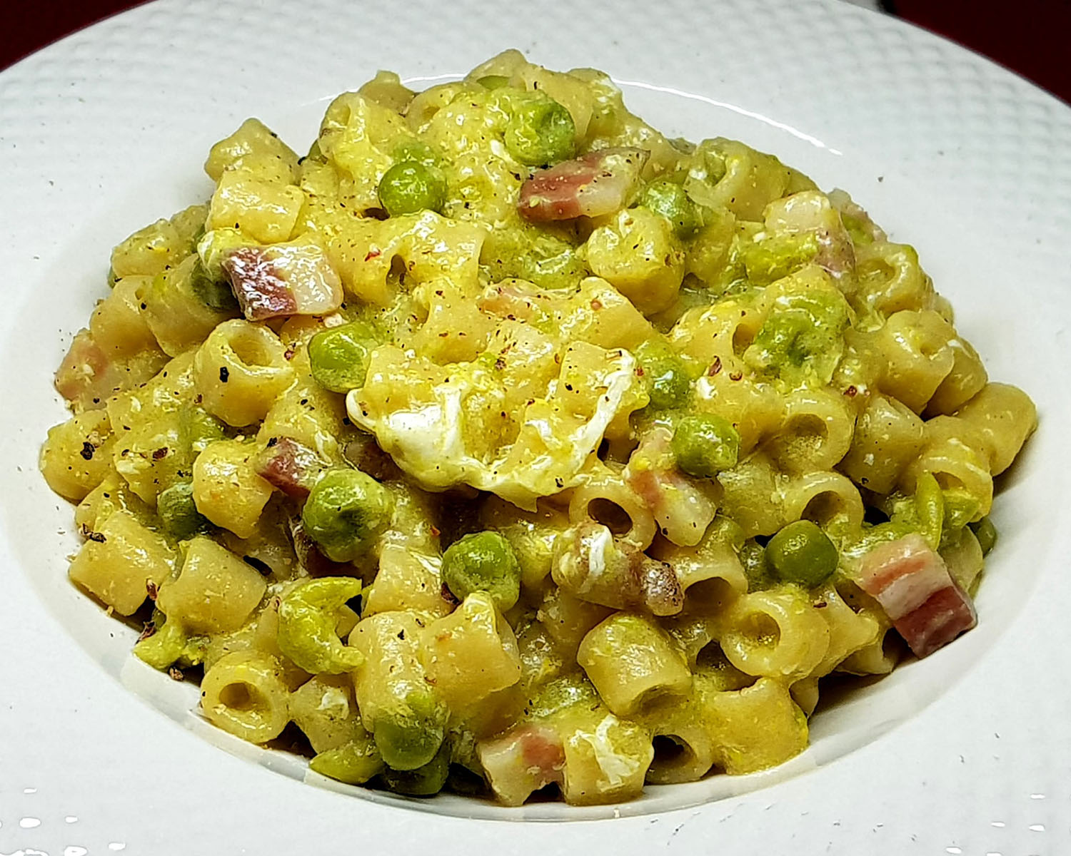 Pasta e piselli alla poverella napoletana: l’antica ricetta delle nonne, come farli passo passo così cremosi che li adorerai