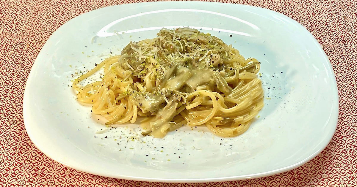 Spaghetti arricriati, la ricetta napoletana con carciofi e una segreta crema al formaggio. Buonissimi e cremosi